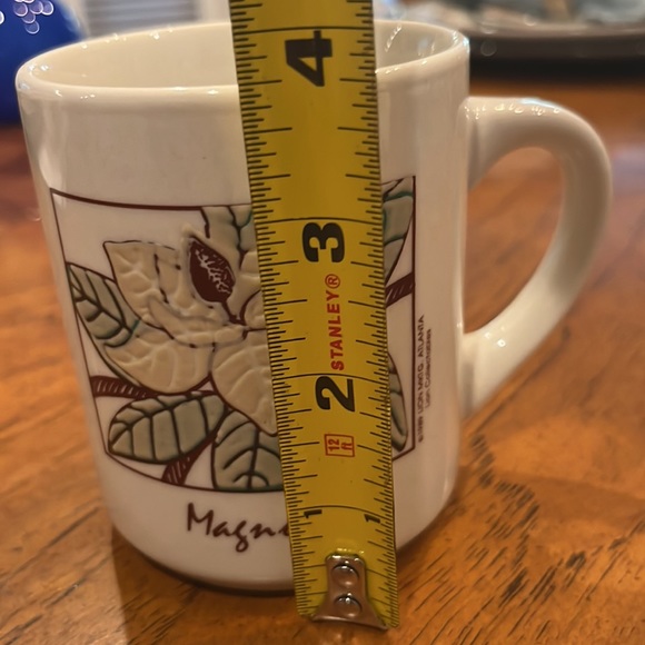 Vintage 1989 Magnolia blossom mug. GUC! - Picture 5 of 5